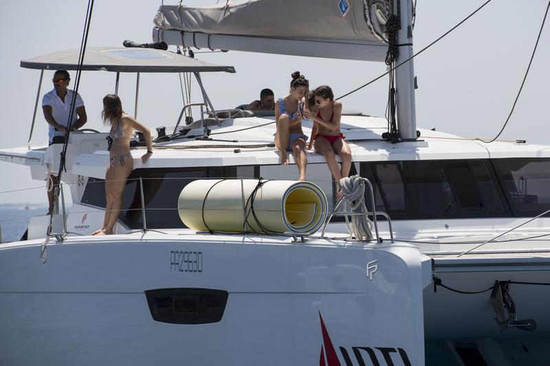Book yachts online - catamaran - Fountaine Pajot Astréa 42 - Astrea (watermaker+generator) - rent
