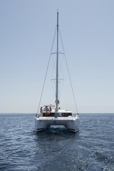 Book yachts online - catamaran - Fountaine Pajot Astréa 42 - Astrea (watermaker+generator) - rent