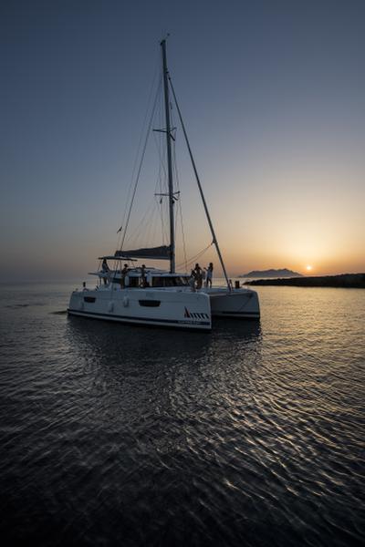 Book yachts online - catamaran - Fountaine Pajot Astréa 42 - Astrea (watermaker+generator) - rent