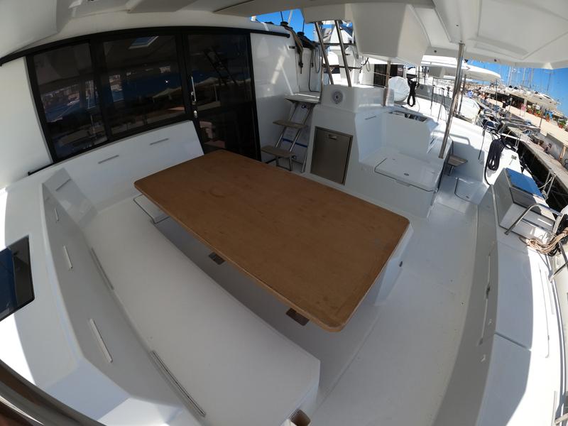 Book yachts online - catamaran - Fountaine Pajot Astréa 42 - Astrea (watermaker+generator) - rent