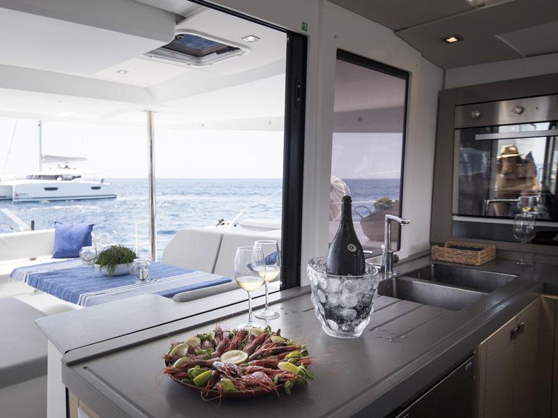 Book yachts online - catamaran - Fountaine Pajot Saona 47 - Saona (Ac in all cabins+Wm+Gen+Bbq) - rent
