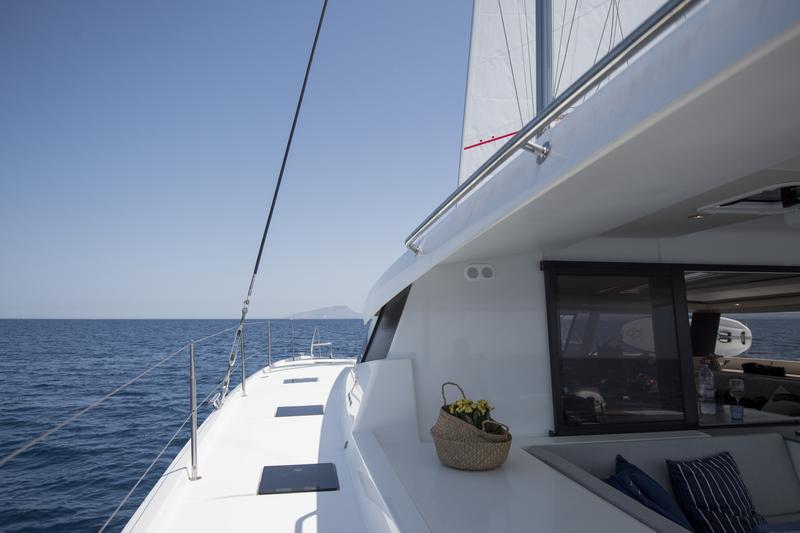 Book yachts online - catamaran - Fountaine Pajot Saona 47 - Saona (Ac in all cabins+Wm+Gen+Bbq) - rent