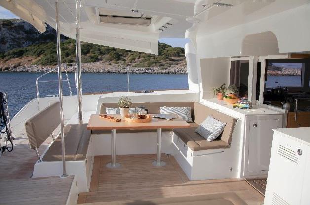Book yachts online - catamaran - Lagoon 450 Crewed - Iris IV - rent