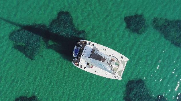 Book yachts online - catamaran - Lagoon 450 Crewed - Iris IV - rent