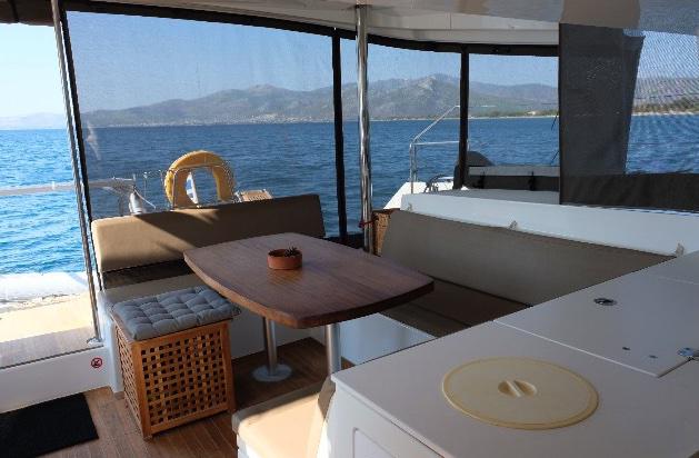 Book yachts online - catamaran - Lagoon 450 Crewed - Iris IV - rent