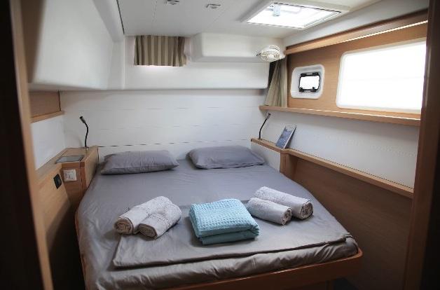 Book yachts online - catamaran - Lagoon 450 Crewed - Iris IV - rent