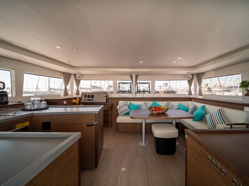 Book yachts online - catamaran - Lagoon 450  Flybridge - ANNIE (generator, air condition, water maker) - rent