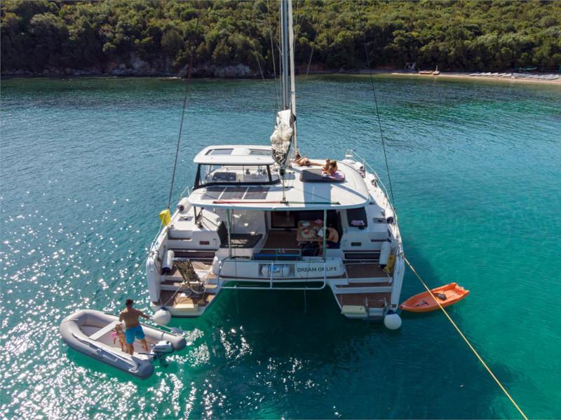 Book yachts online - catamaran - Lagoon 42 - Dream of life - rent