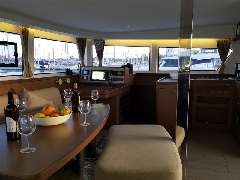 Book yachts online - catamaran - Lagoon 42 - Dream of life - rent