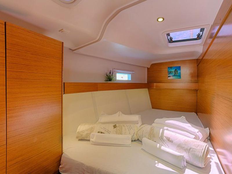 Book yachts online - sailboat - Elan 494 Impression - Lucija I - rent