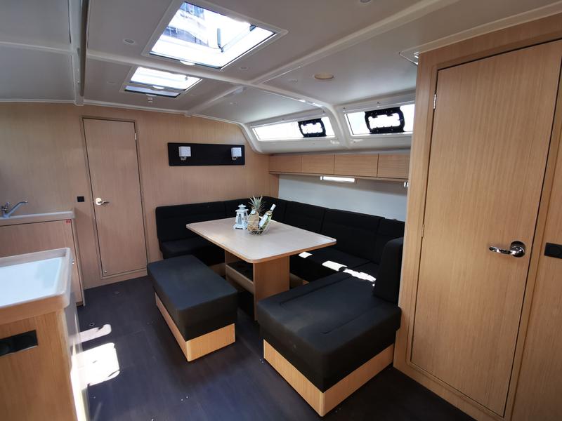 Book yachts online - sailboat - Bavaria Cruiser 51 - MARIE - rent