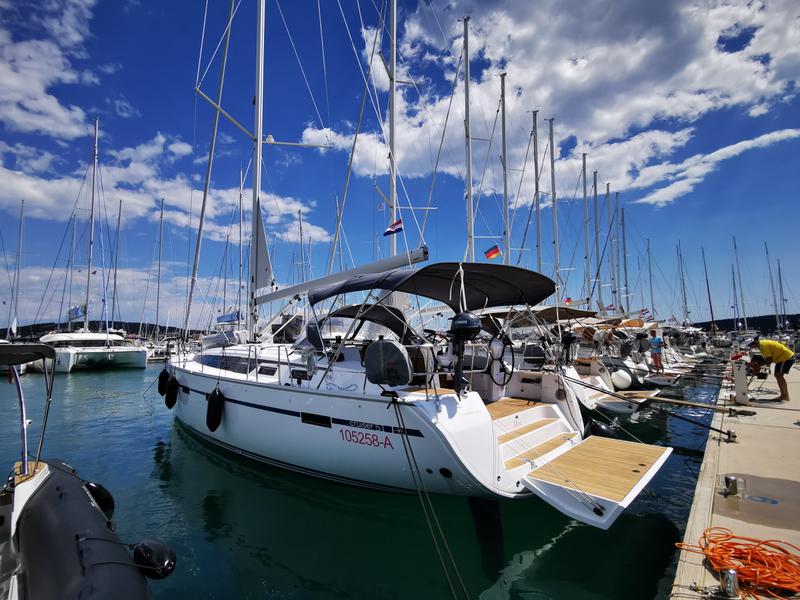 Book yachts online - sailboat - Bavaria Cruiser 51 - MARIE - rent