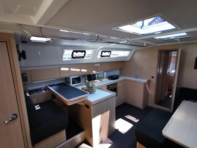 Book yachts online - sailboat - Bavaria Cruiser 51 - MARIE - rent