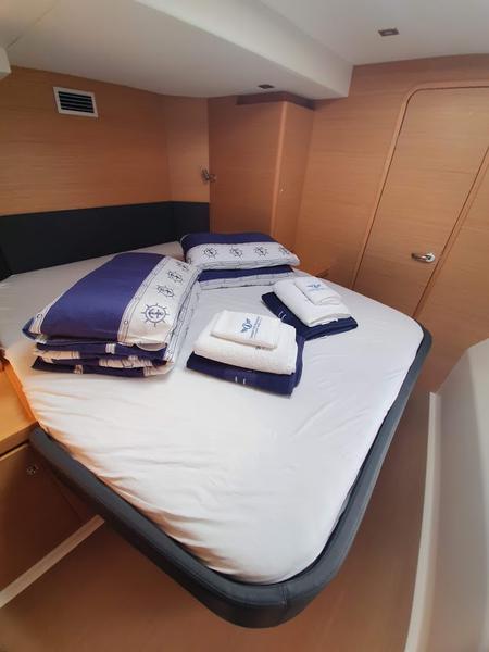 Book yachts online - catamaran - Dufour Catamaran 48 - Olga - rent