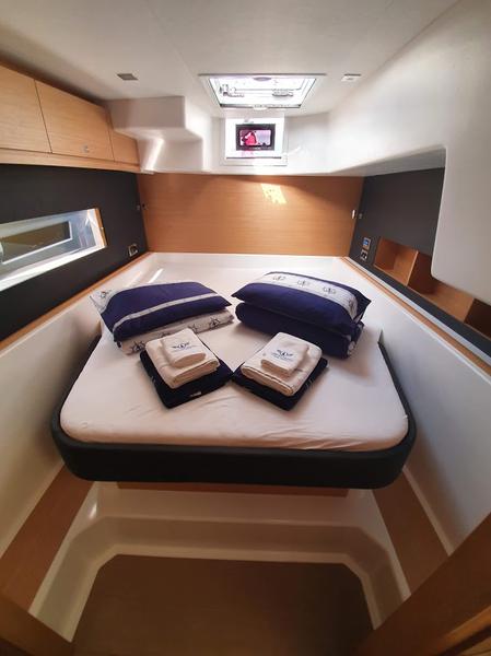 Book yachts online - catamaran - Dufour Catamaran 48 - Olga - rent