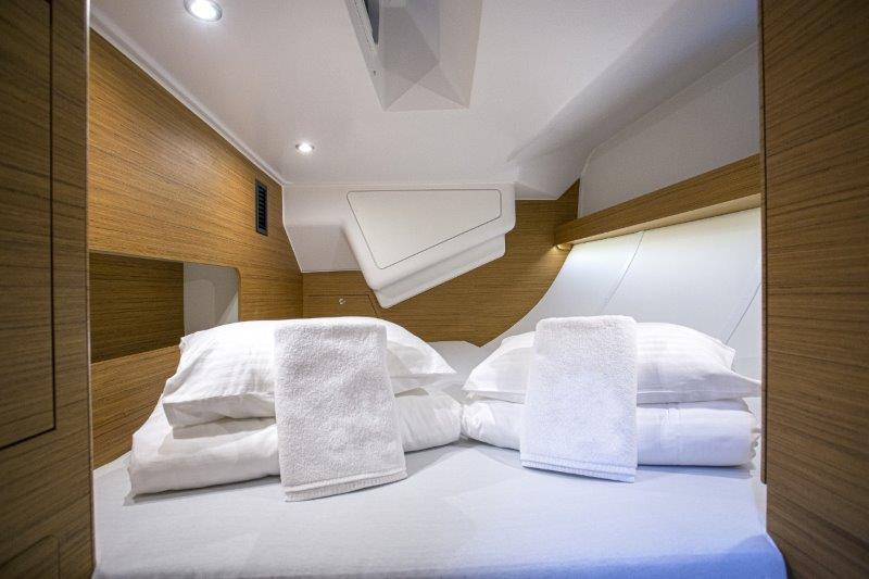 Book yachts online - sailboat - Elan 50 Impression (5+1cabins / 2+1 toilet) - FINES DE CLAIRES - AC and generator - rent