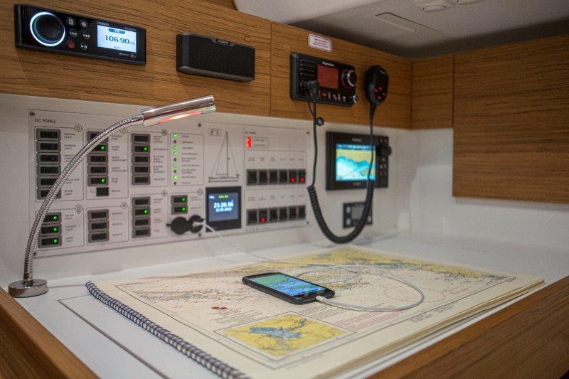 Book yachts online - sailboat - Elan 50 Impression (5+1cabins / 2+1 toilet) - FINES DE CLAIRES - AC and generator - rent