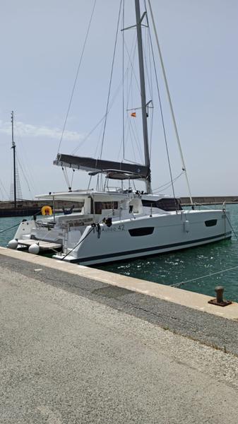 Book yachts online - catamaran - Astréa 42 - Dorella - rent