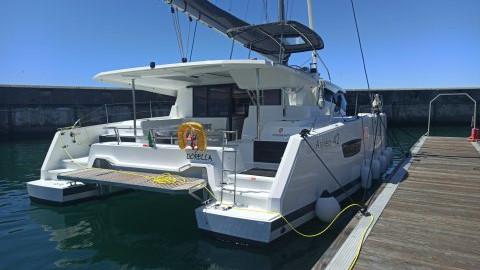 Book yachts online - catamaran - Astréa 42 - Dorella - rent