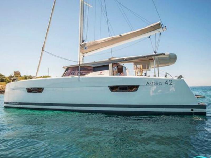 Book yachts online - catamaran - Astréa 42 - Dorella - rent