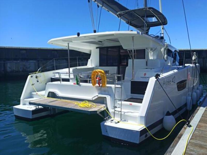 Book yachts online - catamaran - Astréa 42 - Dorella - rent