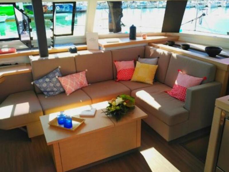 Book yachts online - catamaran - Astréa 42 - Dorella - rent