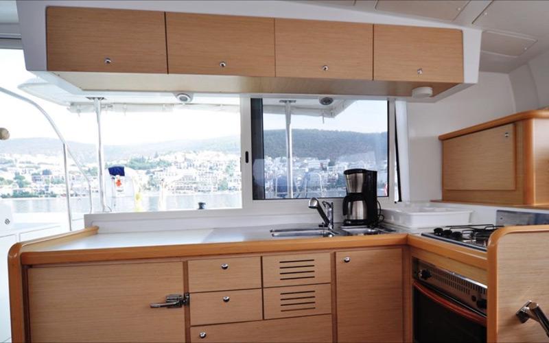 Book yachts online - catamaran - Lagoon 421 - Paluko - rent