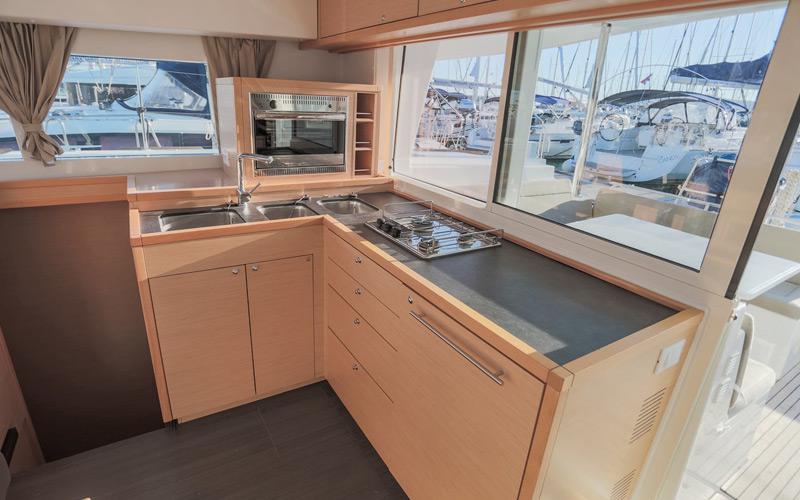 Book yachts online - catamaran - Lagoon 400 - Mare Quiero - rent