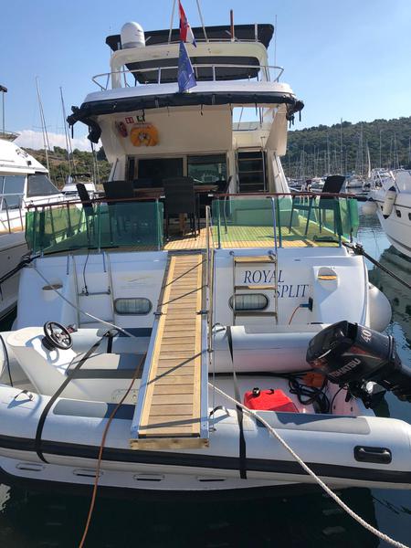 Book yachts online - motorboat - Yaretti 1910 - Royal  - rent