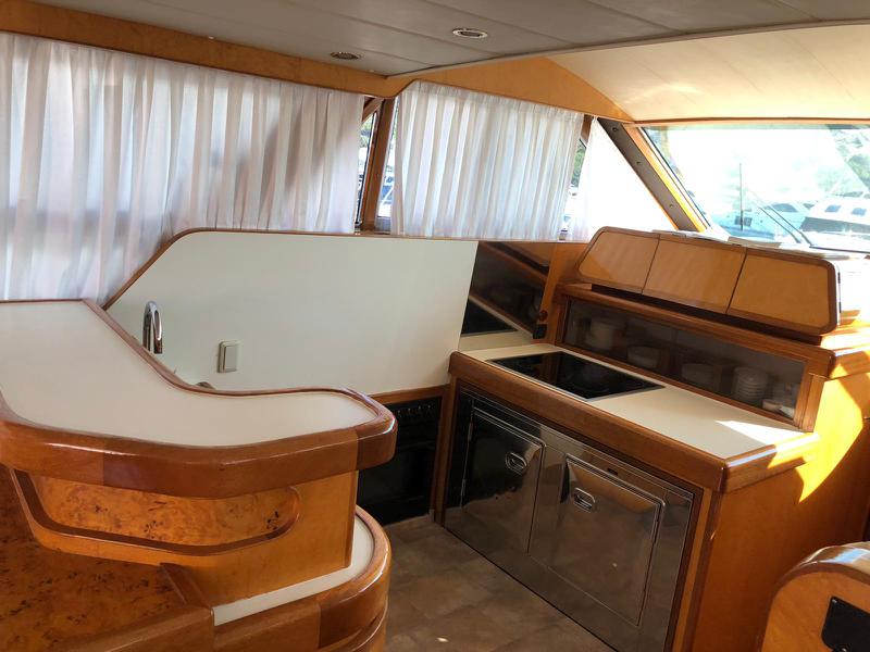 Book yachts online - motorboat - Yaretti 2110 - La Belle  - rent