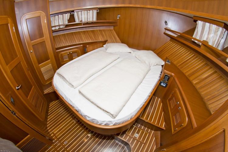 Book yachts online - motorboat - Adagio Europa 51.5 - Anna Sophie  - rent