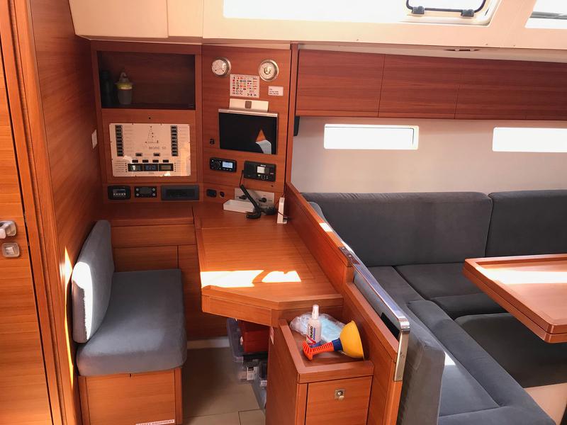 Book yachts online - sailboat - More 55 - PIXEL - rent