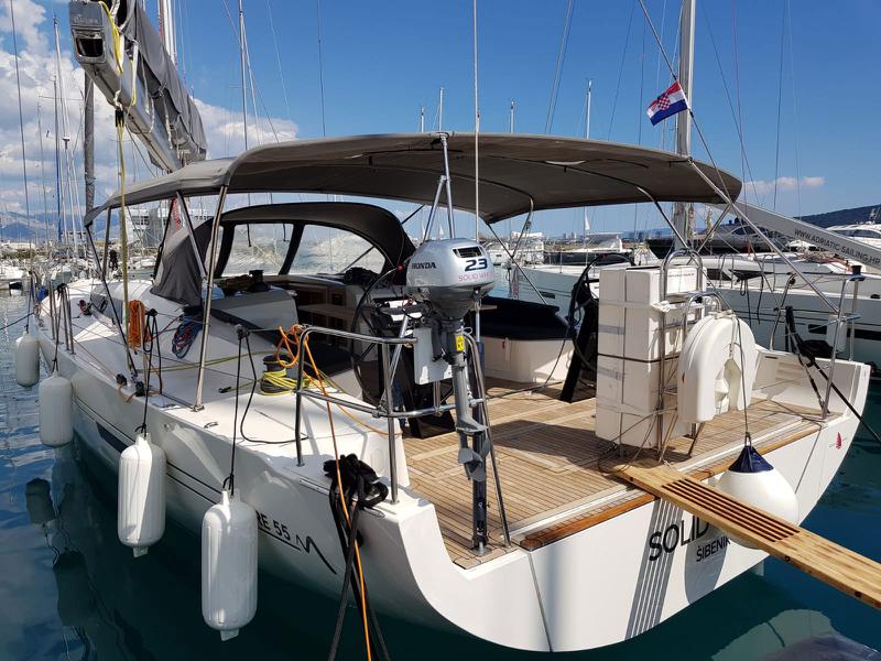 Book yachts online - sailboat - More 55 - SOLID WHITE - rent