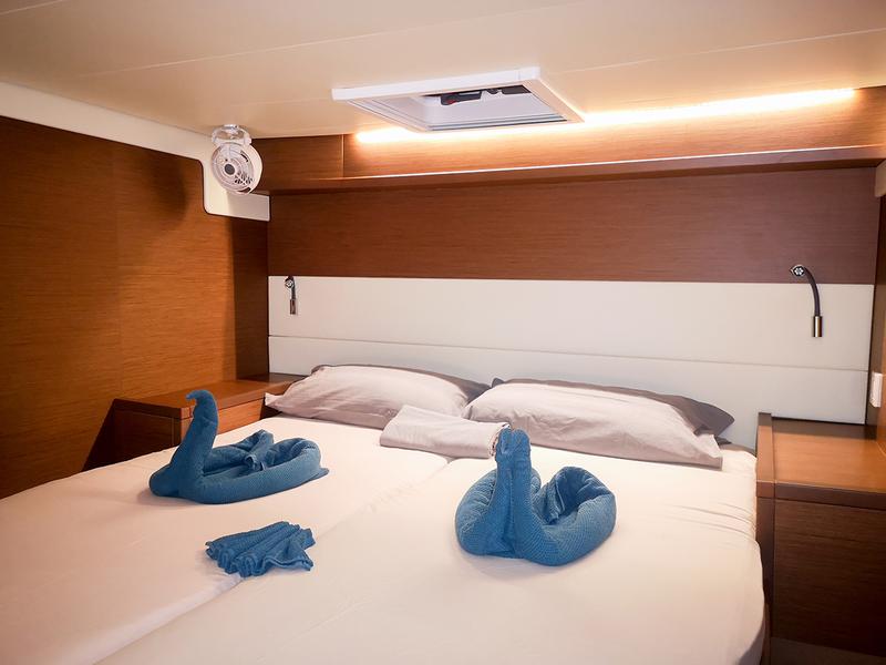 Book yachts online - catamaran - Lagoon 52F - AKANA - rent