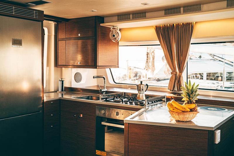 Book yachts online - catamaran - Lagoon 52F - AKANA - rent