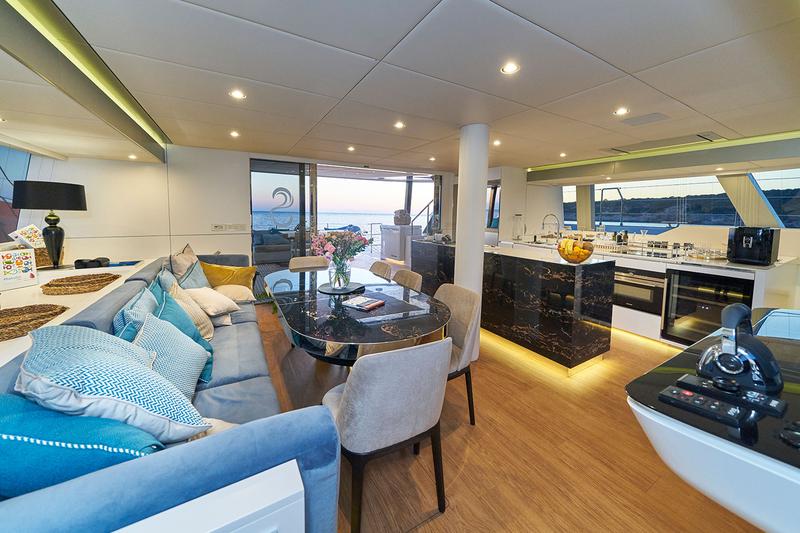 Book yachts online - catamaran - Sunreef 60 - SINATA - rent