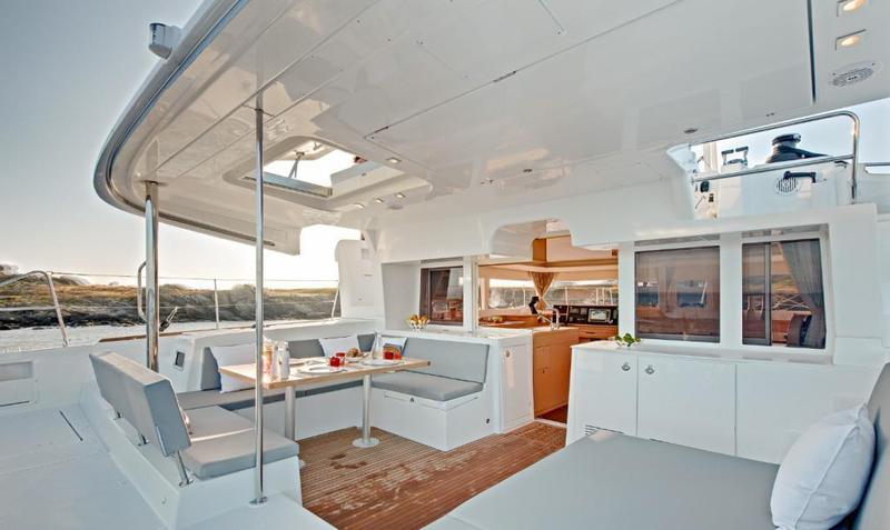 Book yachts online - catamaran - Lagoon 450  Flybridge - Lu Lu - rent