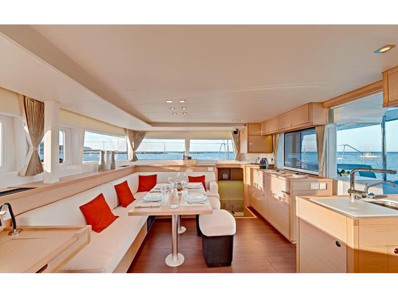 Book yachts online - catamaran - Lagoon 450  Flybridge - Lu Lu - rent