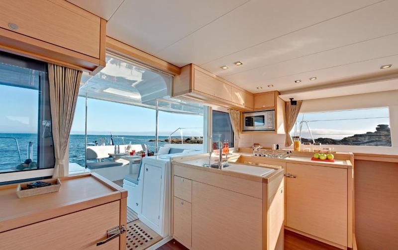 Book yachts online - catamaran - Lagoon 450  Flybridge - Lu Lu - rent