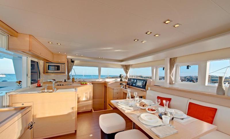 Book yachts online - catamaran - Lagoon 450  Flybridge - Lu Lu - rent