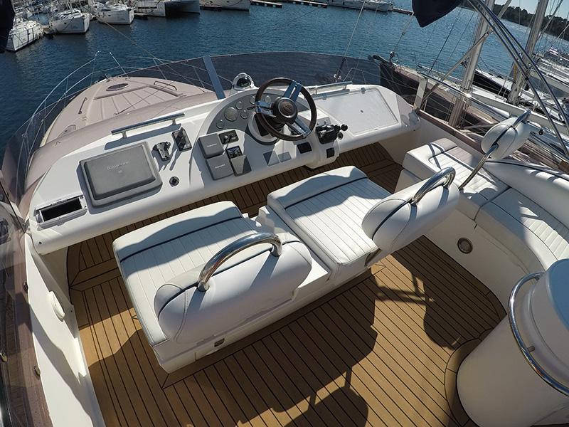 Book yachts online - motorboat - Fairline Phantom 50 - Luna IV (Jet ski - option with extra charge) - rent