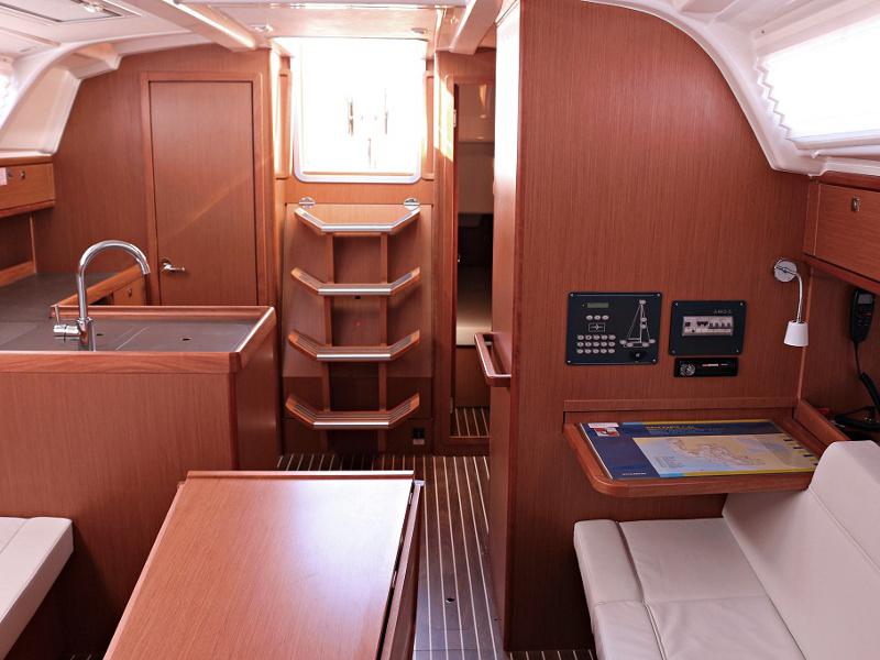 Book yachts online - sailboat - BAVARIA C 37 BT - ANDREA - rent