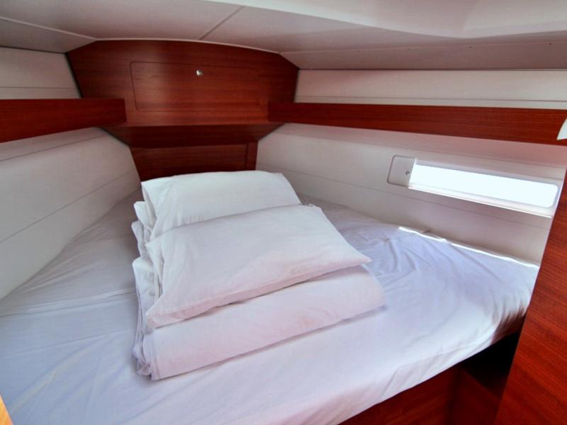 Book yachts online - sailboat - DUFOUR 382 BT - THELMA - rent