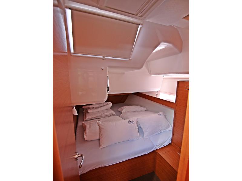 Book yachts online - sailboat - DUFOUR 460 Grand Large BT - LOLA - rent