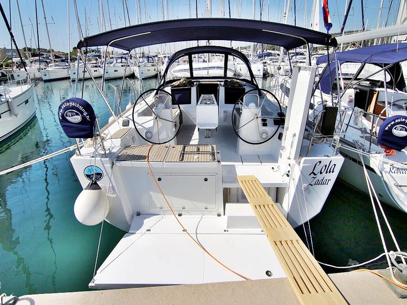 Book yachts online - sailboat - DUFOUR 460 Grand Large BT - LOLA - rent