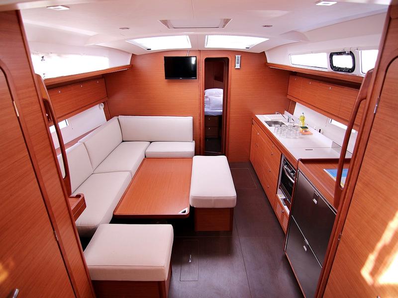 Book yachts online - sailboat - DUFOUR 460 Grand Large BT - LOLA - rent
