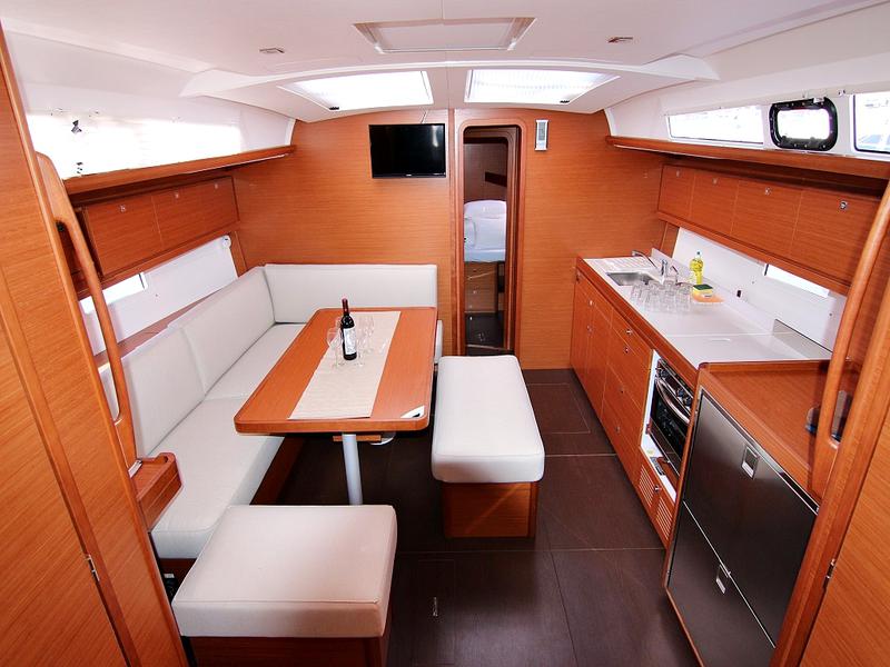 Book yachts online - sailboat - DUFOUR 460 Grand Large BT - LOLA - rent