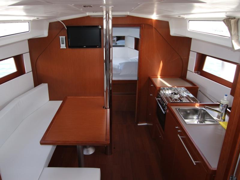 Book yachts online - sailboat - OCEANIS 38 BT - FEDE - rent