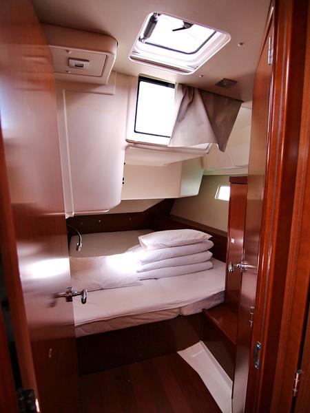 Book yachts online - sailboat - OCEANIS 45 BT - GOLDEN DREAMS - rent