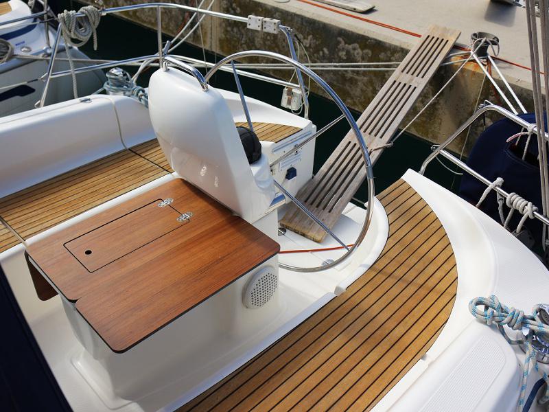 Book yachts online - sailboat - BAVARIA 33 C - ALMA - rent